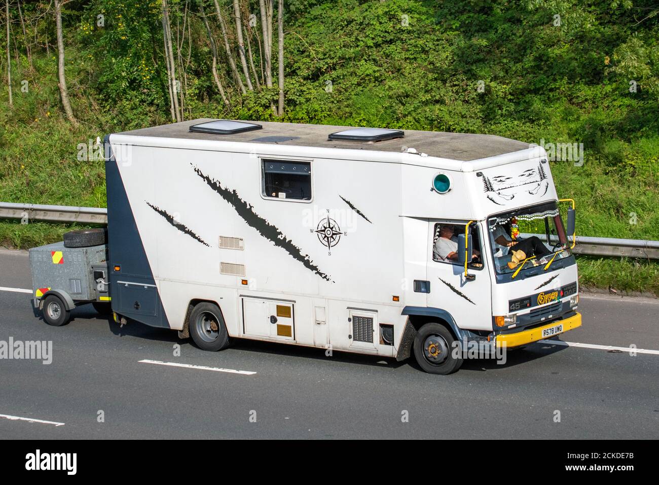 1997 White Leyland DAF FA 45.130 ; caravanes et autocaravanes, camping-cars  sur les routes britanniques, véhicule de loisirs pour véhicules de camping,  vacances en famille, vacances en caravane, vacances en caravane, conversions