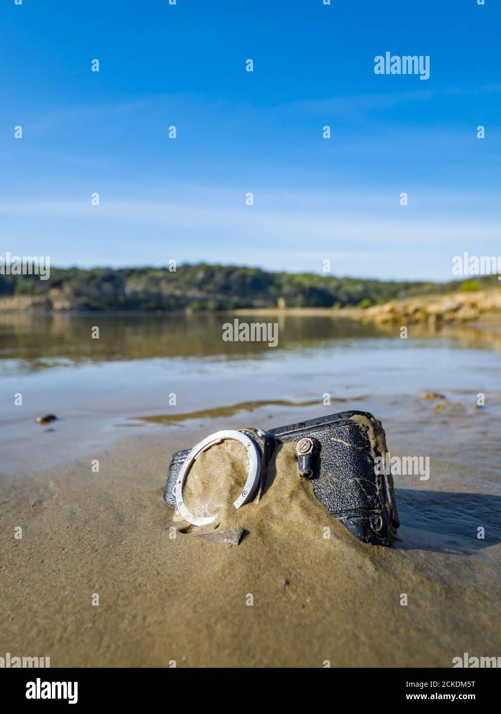 Nikon Retro Classique Appareil Photo Reflex Sur La Plage Inverse A L Envers A L Envers Calme Calme Calme Calme Serenite Calme Serenite Eau De Surface Photo Stock Alamy
