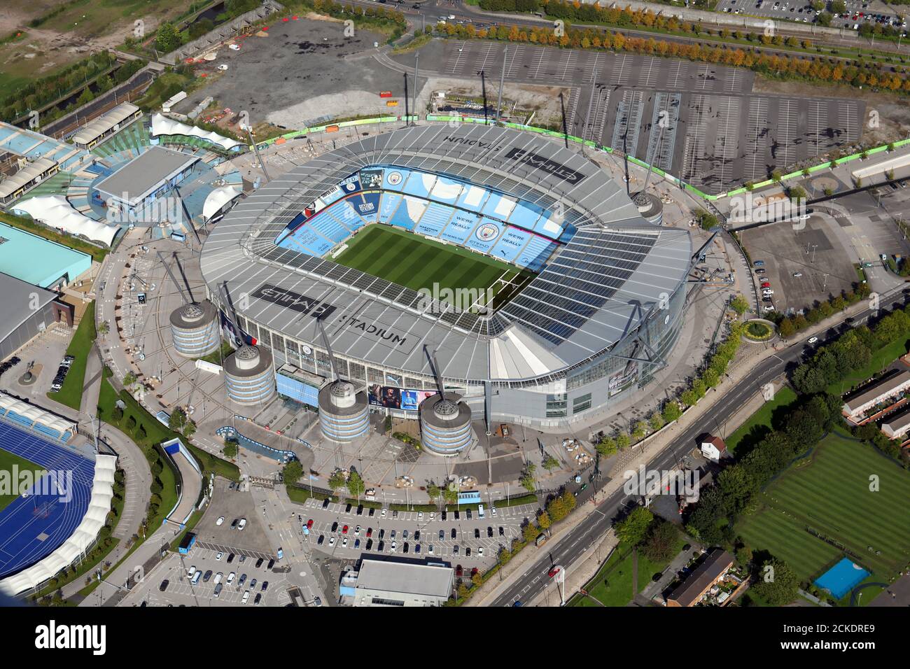 Vue aérienne du stade Etihad (ou stade de la ville de Manchester), le terrain d'origine de Manchester City Banque D'Images