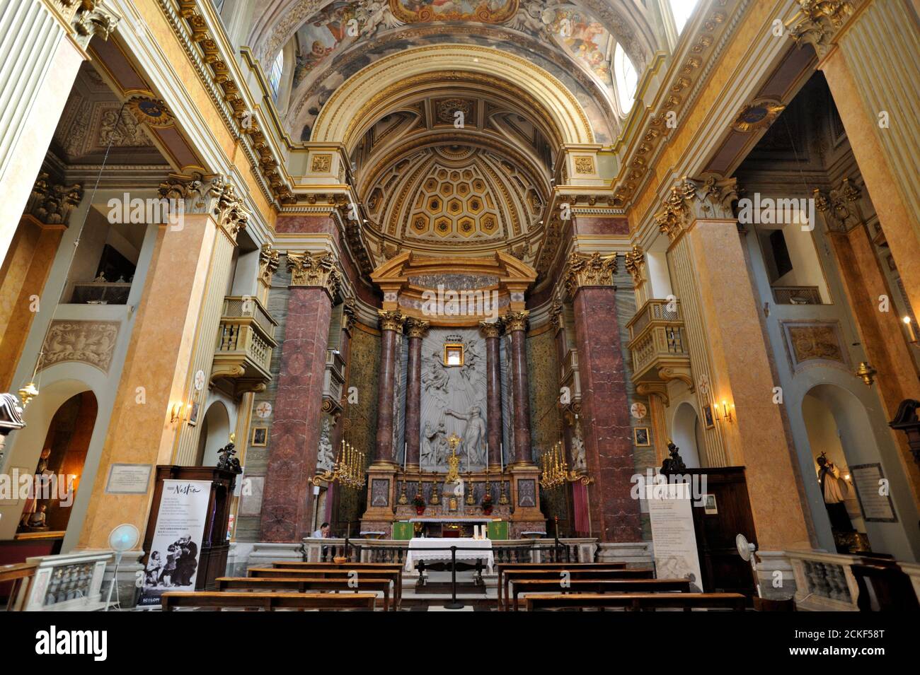 Italie, Rome, église de San Pantaleo intérieur Banque D'Images