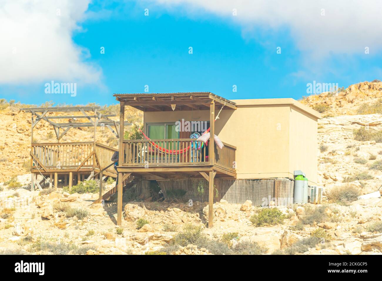 Extérieur d'une maison écologique, autonome, dans le désert du Néguev, Israël Banque D'Images