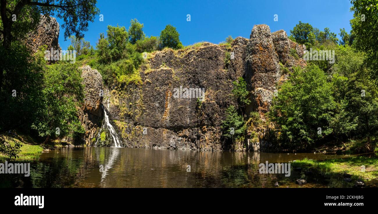 La cascade du village d'Andelat, département du Cantal, Auvergne Rhône Alpes, France Banque D'Images