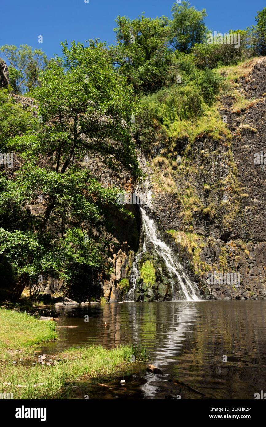 La cascade du village d'Andelat, département du Cantal, Auvergne Rhône Alpes, France Banque D'Images