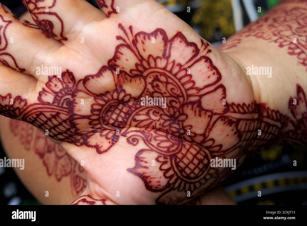 Femme thaïlandaise à Bangkok avec tatouages au henné Banque D'Images
