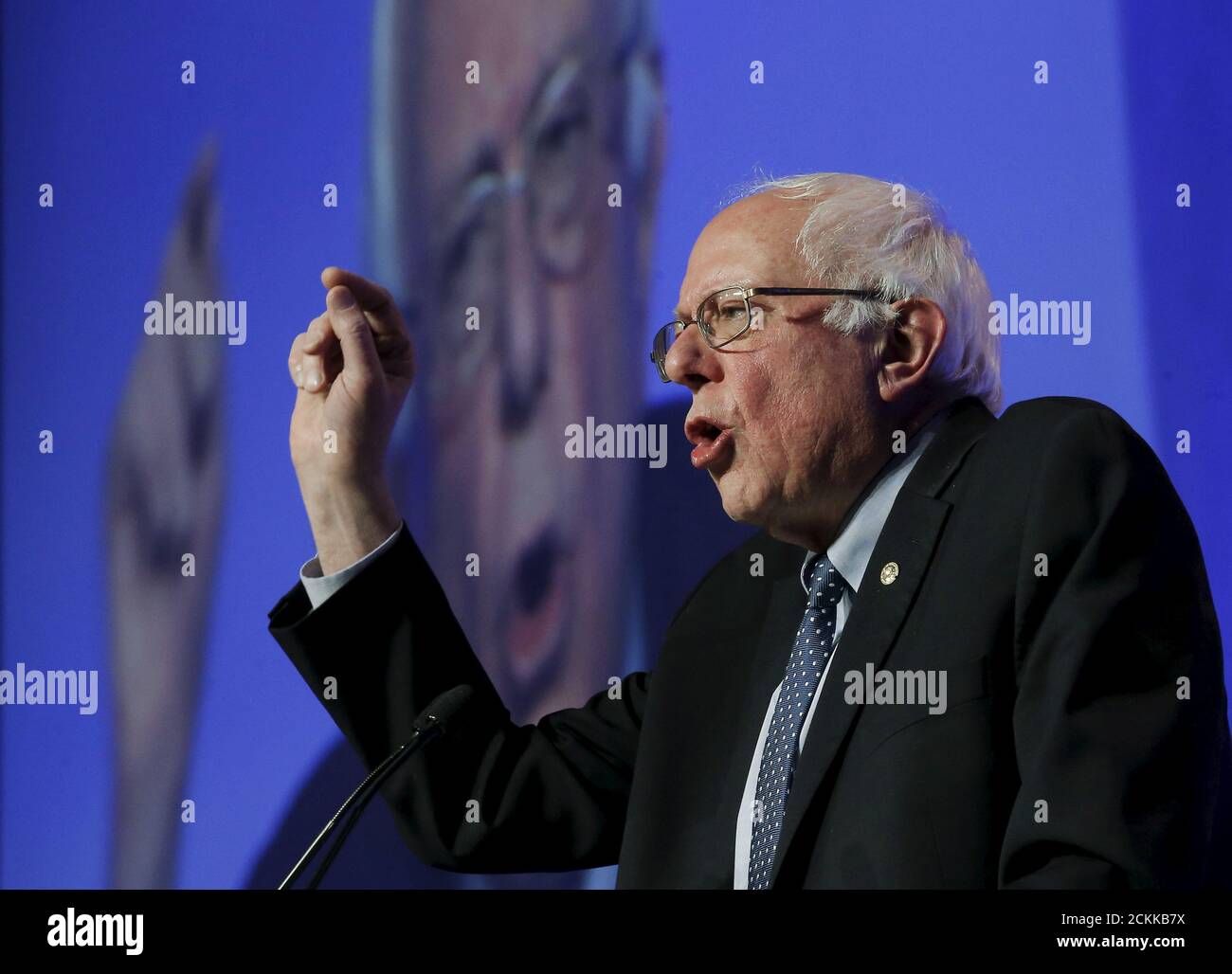 Bernie Sanders, candidat démocrate aux États-Unis, s'exprime au dîner Humphrey-Mondale à Minneapolis, aux États-Unis, le 12 février 2016. REUTERS/Jim Young Banque D'Images