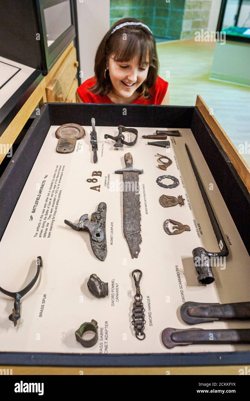 Virginia Newport News Discovery Center centre, intérieur, exposition collection visiteur artefacts champ de bataille, fille femelle, Banque D'Images