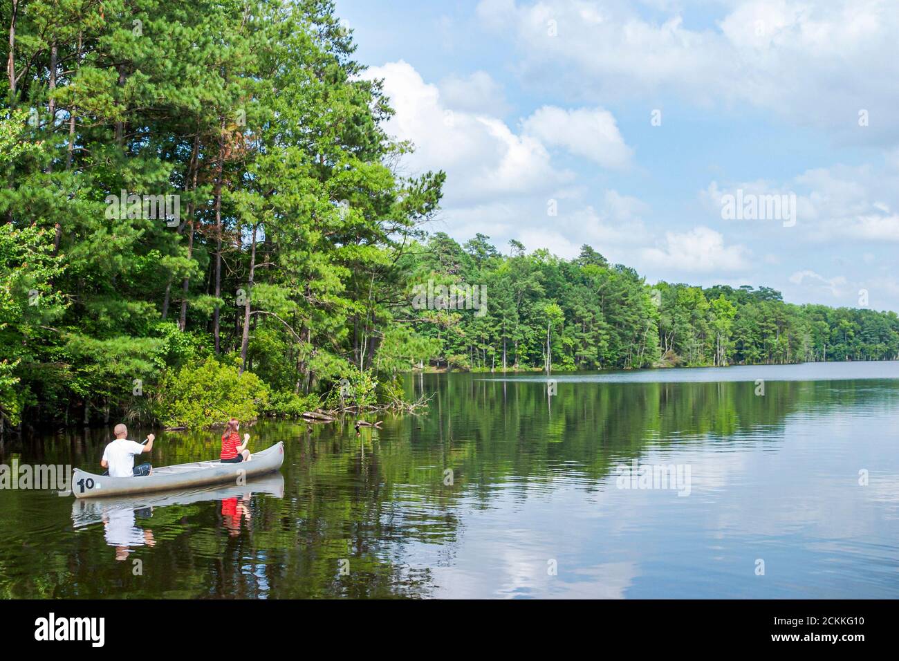 Virginia Newport News Park récréation nature paysage naturel, homme femme couple canot bateau paddle pagayer eau Beaverdam Creek, Banque D'Images