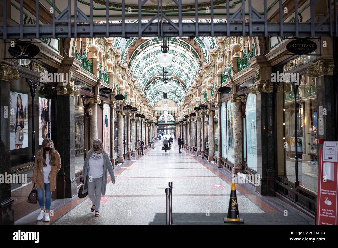 Quartier Victoria, centre-ville de Leeds le jour où il a été placé sur une liste de surveillance nationale des infections à coronavirus en raison de la hausse du taux d'infection dans la ville. 04.09.2020 Banque D'Images