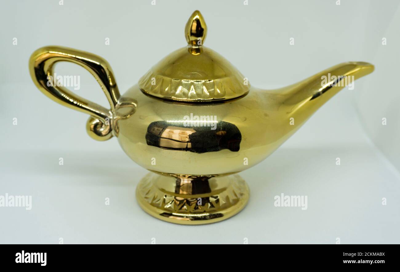 théière en forme de lampe à huile arabe Banque D'Images