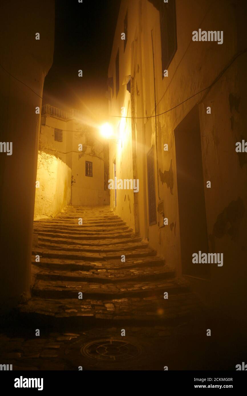Tunis Tunisia Night Banque D Image Et Photos Alamy