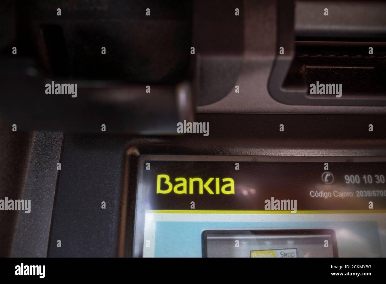 Barcelone, Espagne. 16 septembre 2020. Le logo Bankia vu sur un guichet automatique dans un bureau de banque à Barcelone. Les conseils d'administration des entités bancaires espagnoles CaixaBank et Bankia approuveront la fusion des deux entités dans une nouvelle banque qui deviendra la première banque espagnole en matière de classification d'actifs. Crédit : SOPA Images Limited/Alamy Live News Banque D'Images