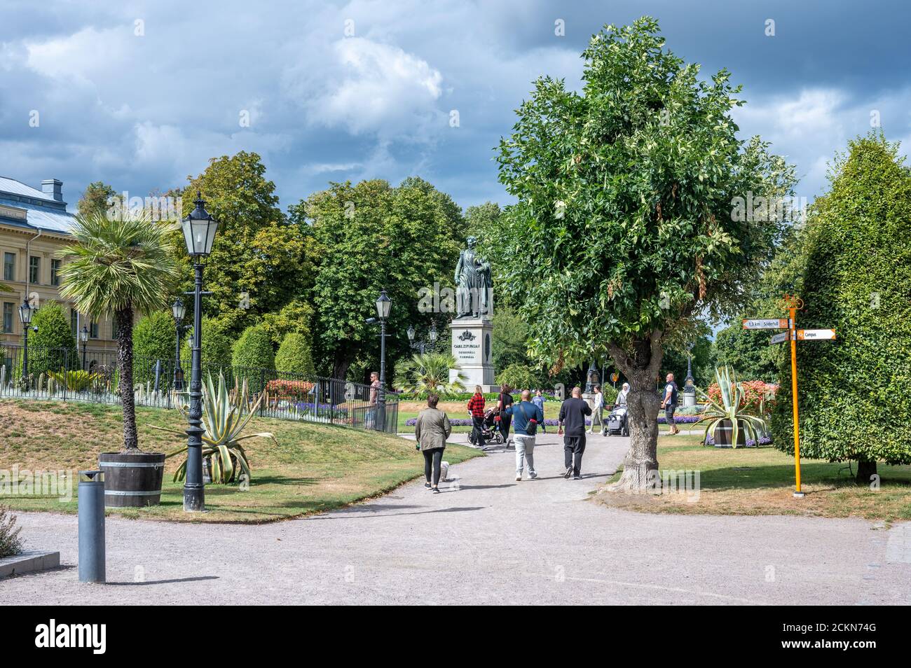 Carl Johans Park à Norrkoping, Suède avec la statue du roi Karl Johan XIV Karl Johan était le premier roi de la famille Bernadotte. Banque D'Images