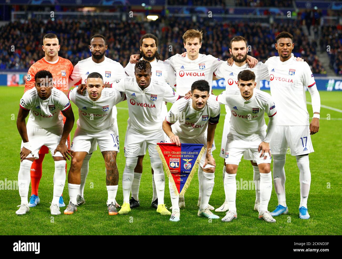 Football football - Ligue des champions - Groupe G - Olympique Lyonnais v  Benfica - Stade Groupama, Lyon, France - 5 novembre 2019 les joueurs de  l'Olympique Lyonnais posent pour une photo