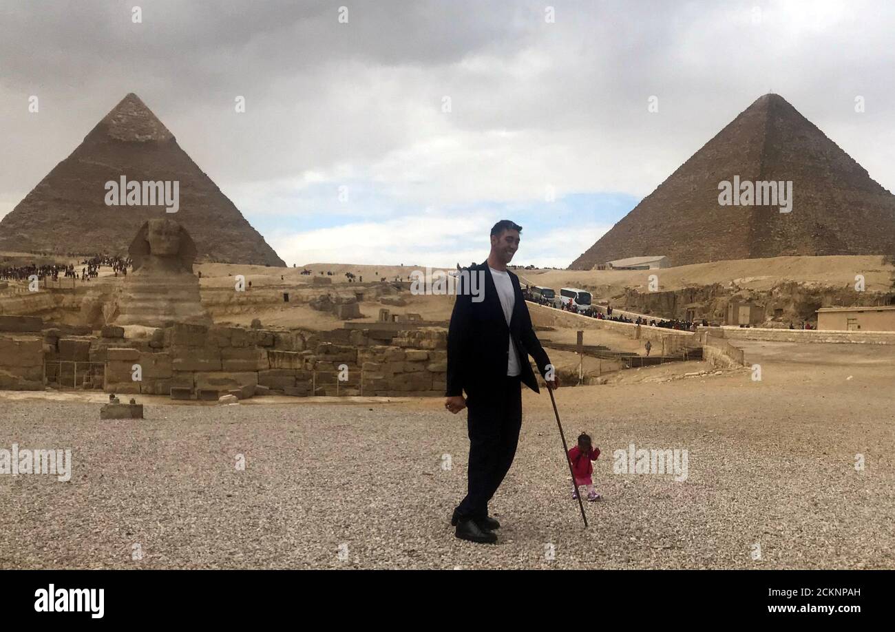 Worlds tallest man sultan kosen Banque de photographies et d’images à ...