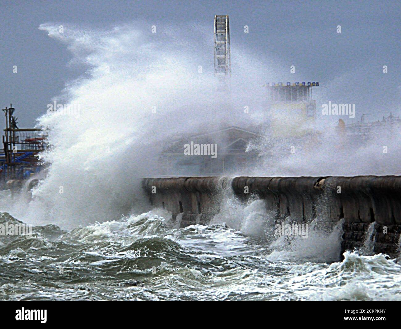 VAGUES GÉANTES SOUTHSEA Banque D'Images