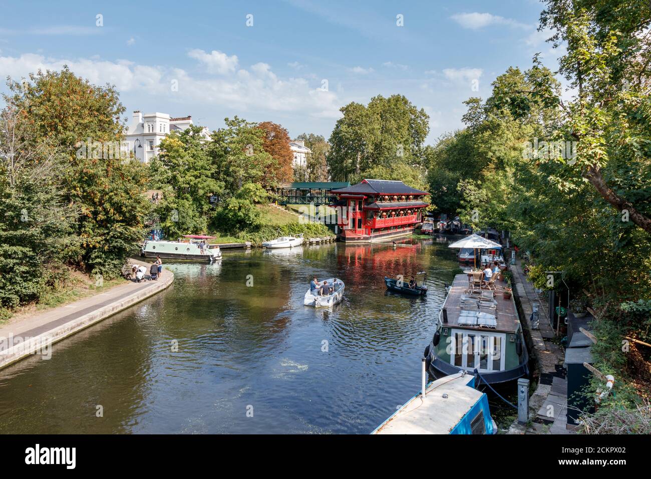 Le Feng Shang Princess, un restaurant chinois flottant fabriqué à la main en 1980 dans le bassin Cumberland du canal Regent's, à côté de Regent's Park, Londres, Royaume-Uni Banque D'Images