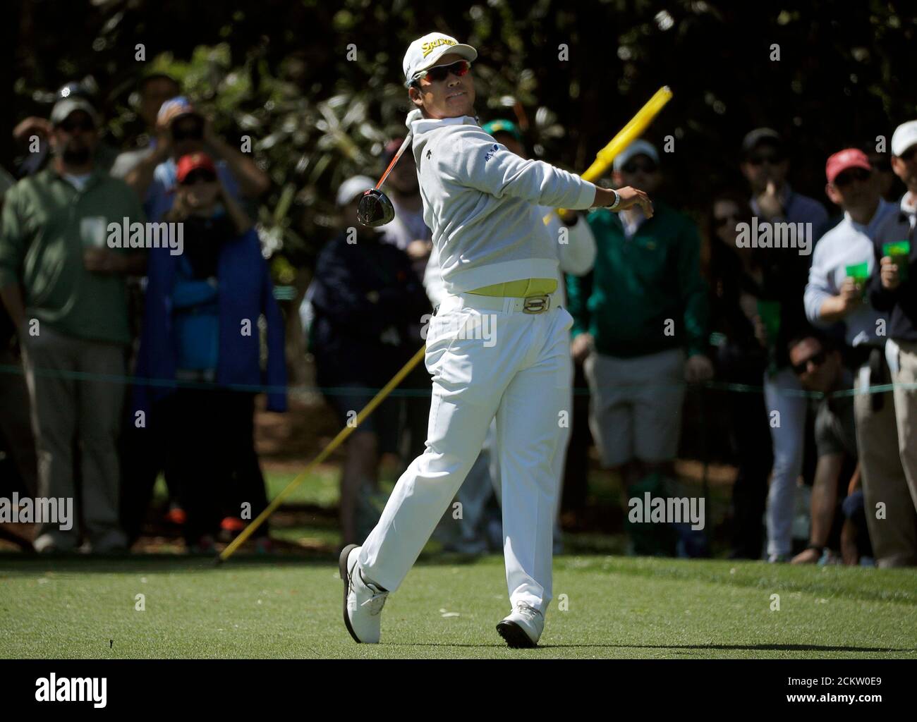 Hideki Matsuyama of Japan hits off the seventh tee in second round play during the 2017 Masters golf tournament at Augusta National Golf Club in Augusta, Georgia, U.S., April 7, 2017. REUTERS/Mike Segar Banque D'Images