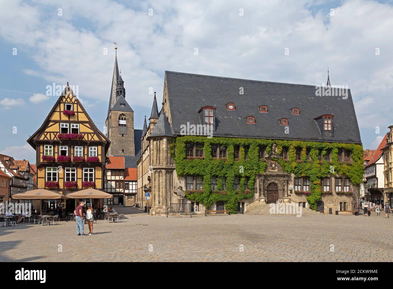 Place du marché, église St Benediktii, Quedlinburg, patrimoine culturel mondial de l'UNESCO, Saxe Anhalt, Allemagne Banque D'Images