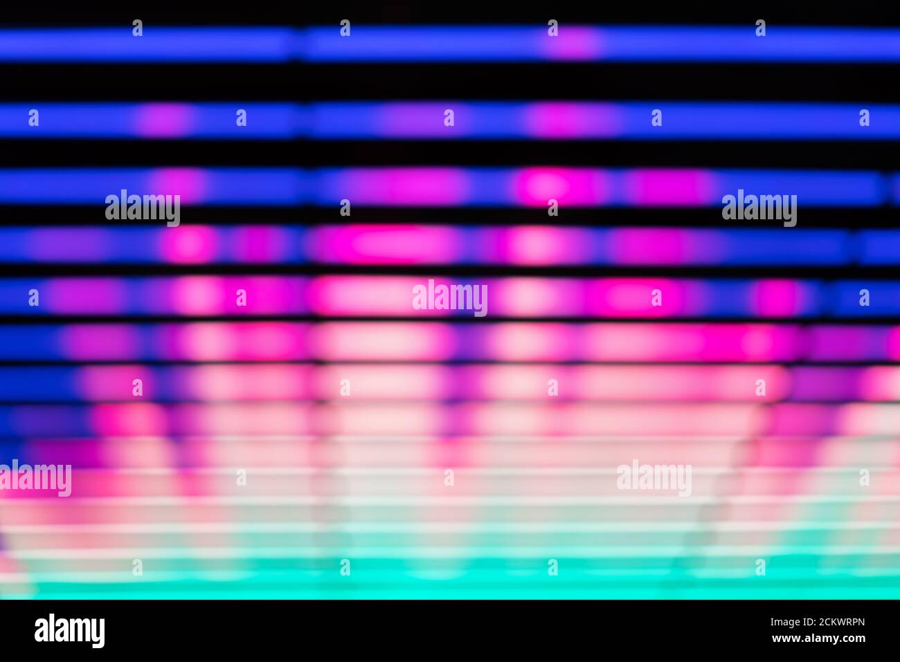 Égaliseur de musique avec effet de flou artistique sur fond noir, lignes d'égaliseur audio Banque D'Images