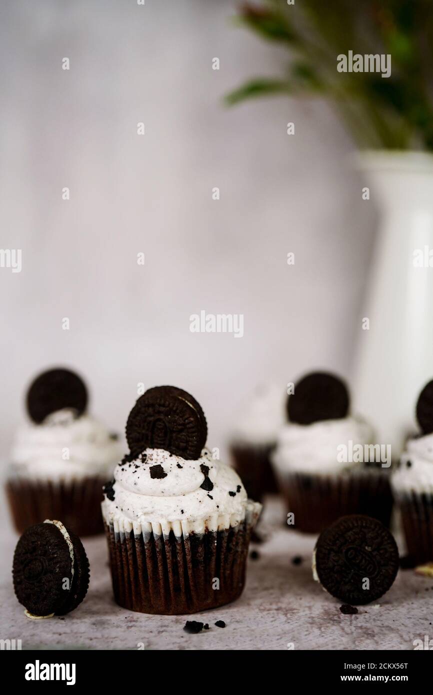 Biscuits et cupcakes à la crème, concentration sélective Banque D'Images
