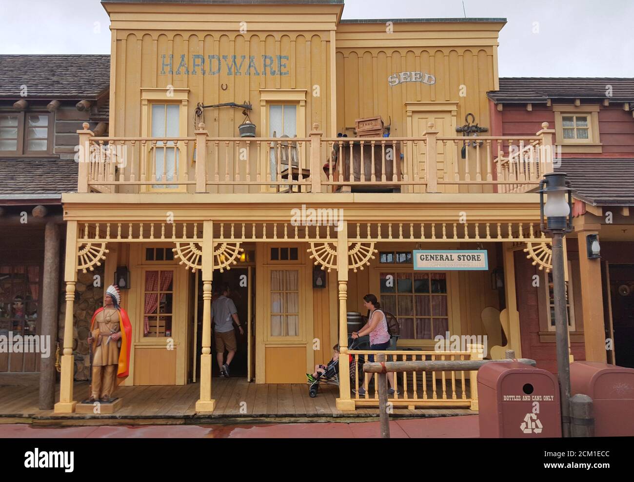 Hardware and General Store à Disney Worlds Frontierland, Magic Kingdom, Orlando, Floride, États-Unis Banque D'Images