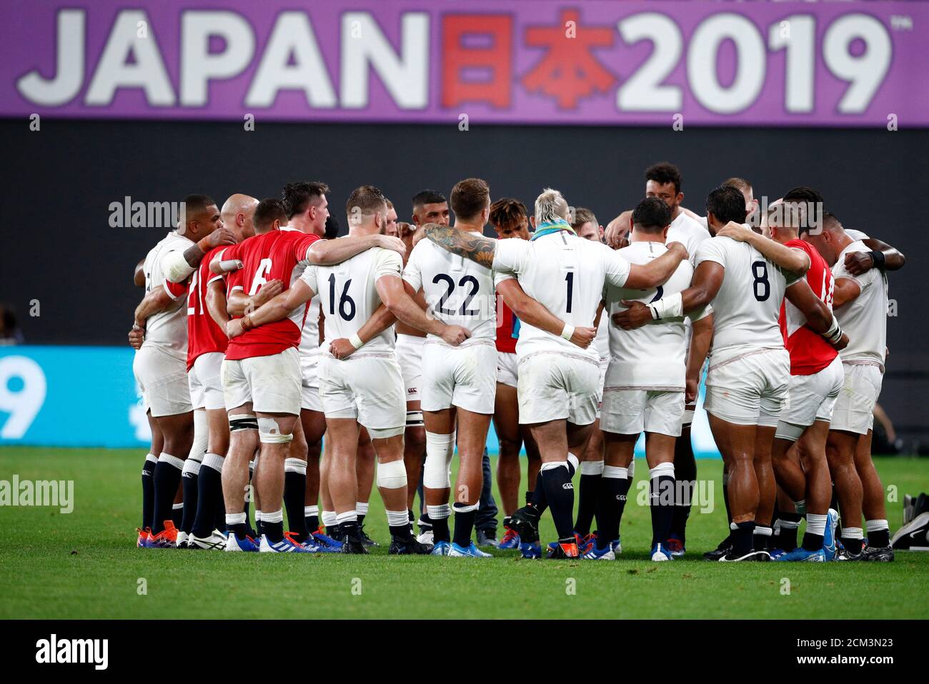 Rugby Union Coupe Du Monde De Rugby 19 Pool C Angleterre V Tonga Sapporo Dome Sapporo Japon 22 Septembre 19 Angleterre Et Tonga Joueurs Apres Le Match Reuters Edgar Su Photo Stock Alamy