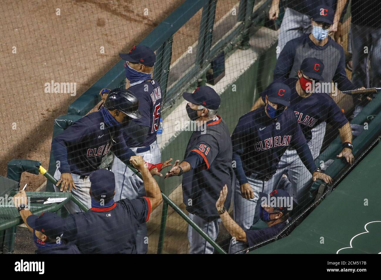 Chicago, États-Unis. 16 septembre 2020. Francisco Lindor (12 ans) célèbre avec ses coéquipiers après avoir obtenu son score contre les Chicago Cubs lors du premier repas au Wrigley Field le mercredi 16 septembre 2020 à Chicago. Photo par Kamil Krzaczynski/UPI crédit: UPI/Alay Live News Banque D'Images