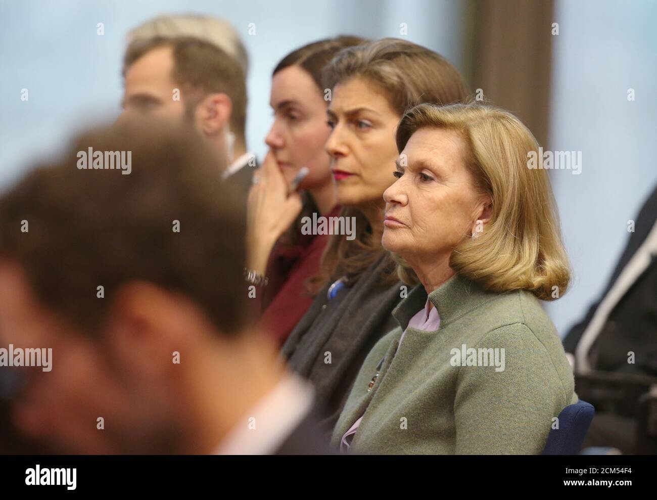Serena Draghi, épouse de Mario Draghi, regarde pendant une conférence de  presse sur les résultats de la réunion du Conseil des gouverneurs, à  Francfort, en Allemagne, le 24 octobre 2019. REUTERS/Ralph Orlowski