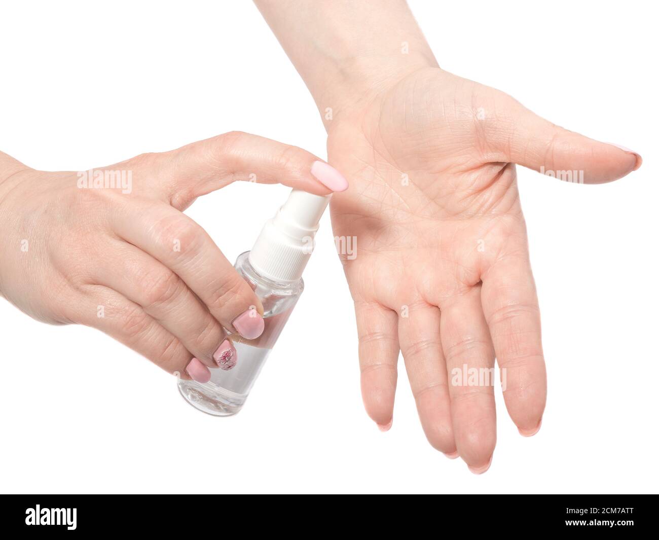 Femme appliquant un désinfectant pour les mains, se laver les mains avec du gel alcoolisé ou un désinfectant antibactérien après avoir utilisé une salle de bain publique.concept d'hygiène, bac blanc Banque D'Images