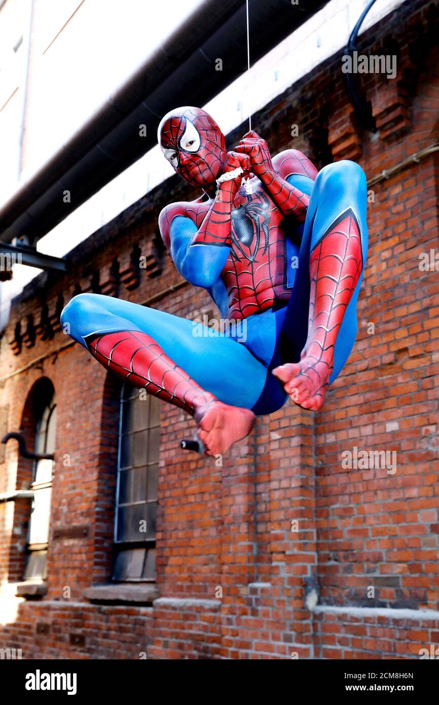 GEEK ART - Bodypainting and Transformaking: Spider-Man photoshooting avec Patrick Kiel au Hefehof à Hamelin le 15 septembre 2020 - UN projet du photographe Tschiponnique Skupin et du peintre du corps Enrico Lein Banque D'Images