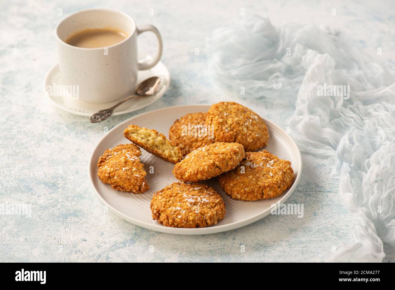 Biscuits de millet sans gluten avec flocons de noix de coco. Banque D'Images