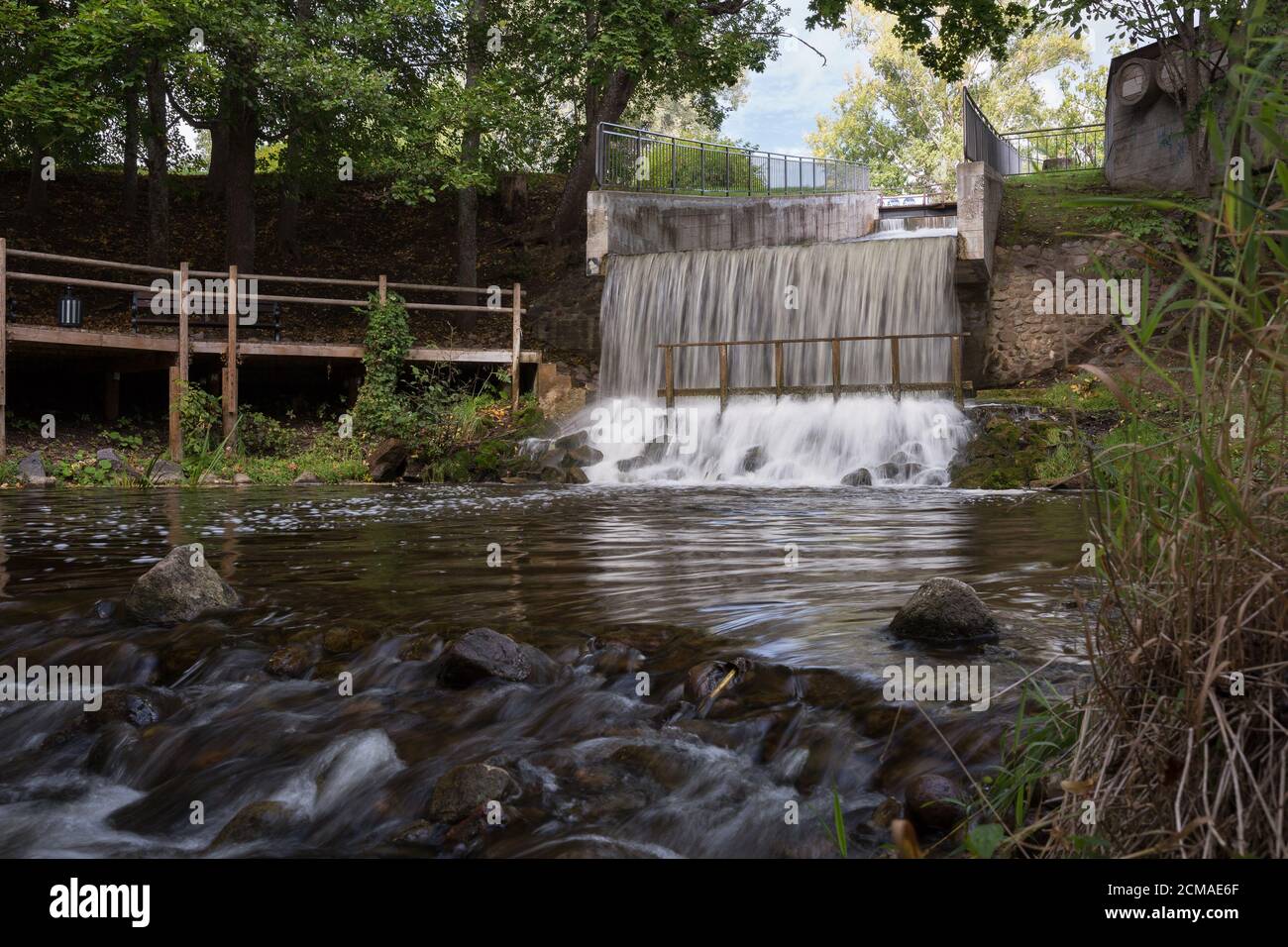Ville de Smiltene, Lettonie.chute d'eau avec parc et nature.photo de voyage.13.09.2020 Banque D'Images