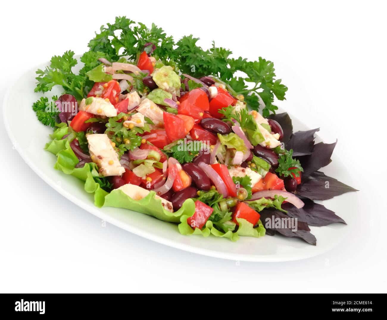 Salade avec haricots, tomates et poulet Banque D'Images