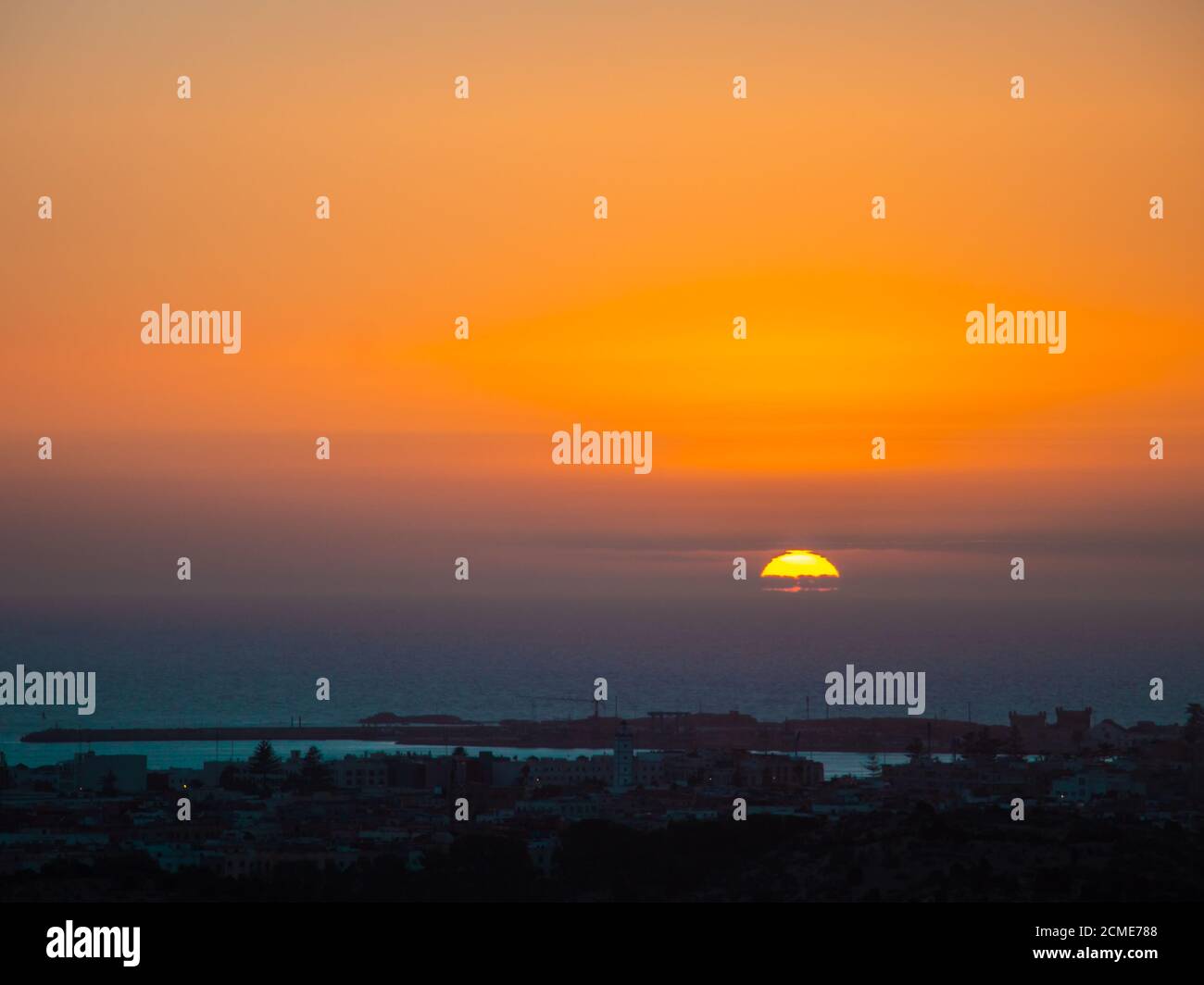 Un beau coucher de soleil dans la ville d'Essaouira au Maroc Banque D'Images Un beau coucher de soleil dans la ville d'Essaouira au Maroc Banque D'Images