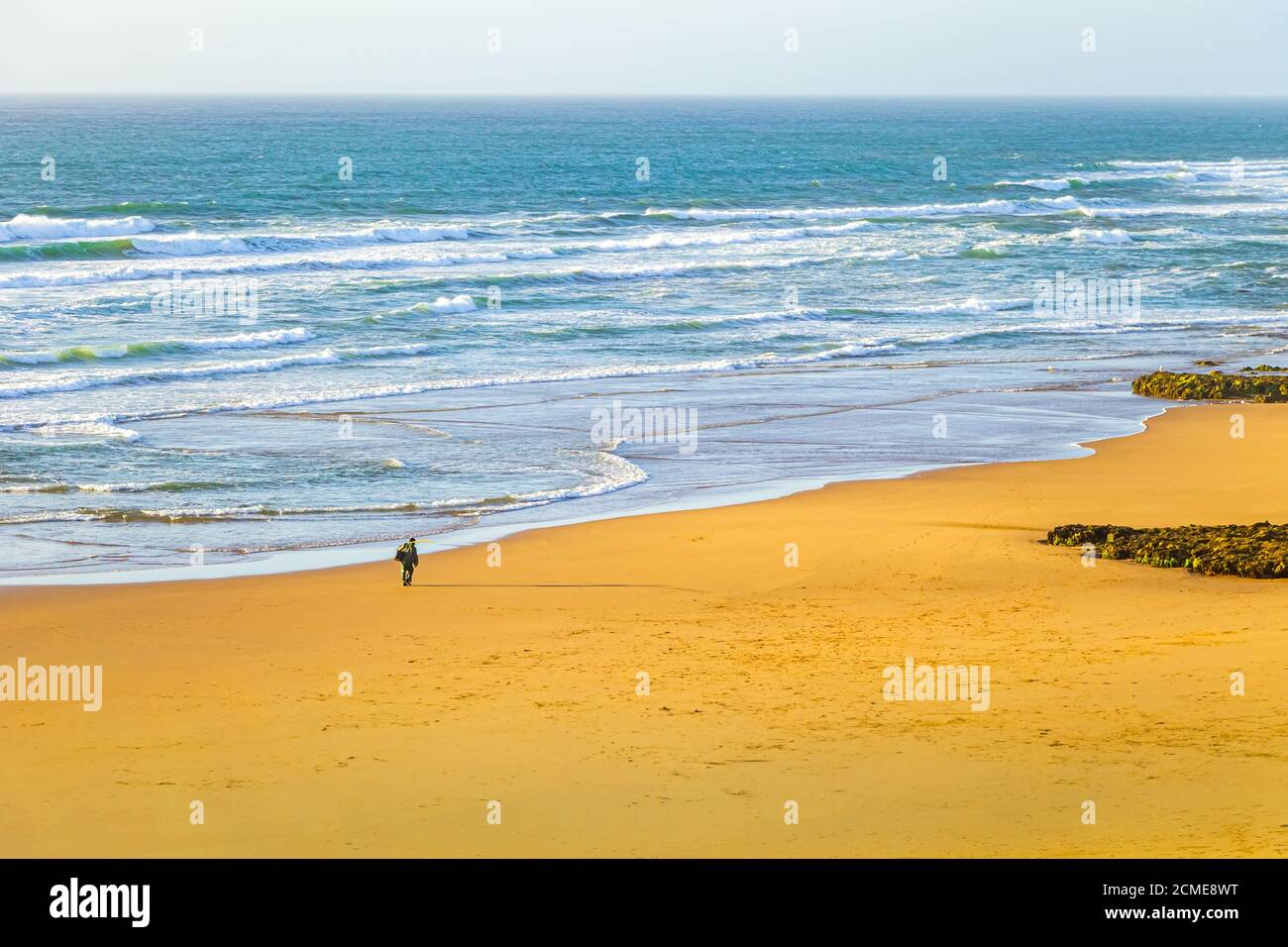 Un pêcheur qui traverse son pays Banque D'Images Un pêcheur qui traverse son pays Banque D'Images