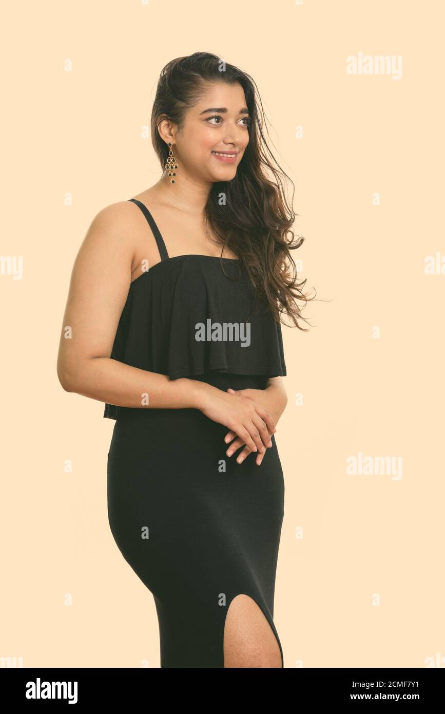 Young happy Indian woman smiling en pensant avec les mains Banque D'Images