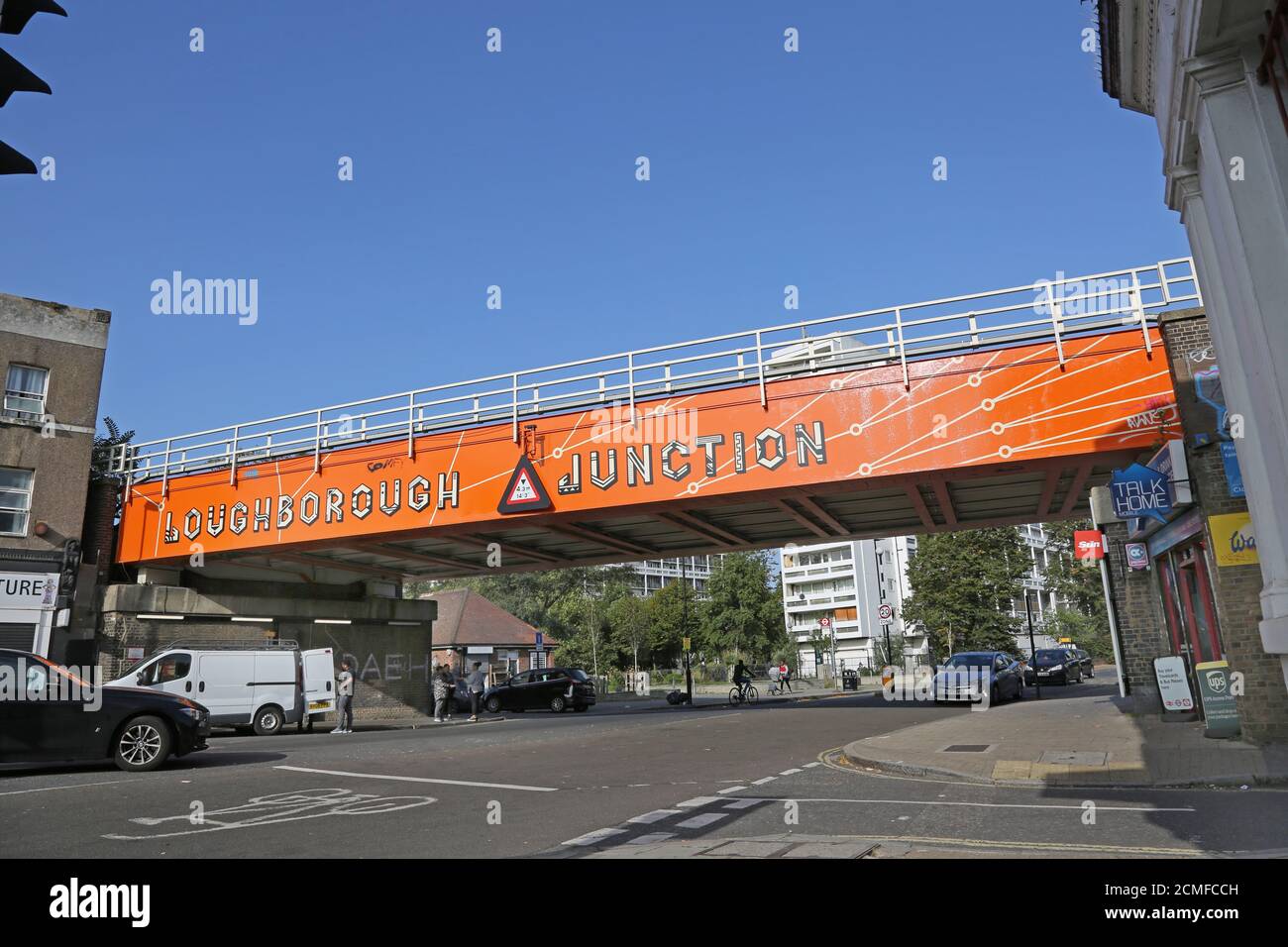 Pont ferroviaire à Loughborough Junction, sud de Londres, Royaume-Uni. Situé entre Brixton et Camberwell, ce quartier autrefois pauvre est désormais « à venir » Banque D'Images