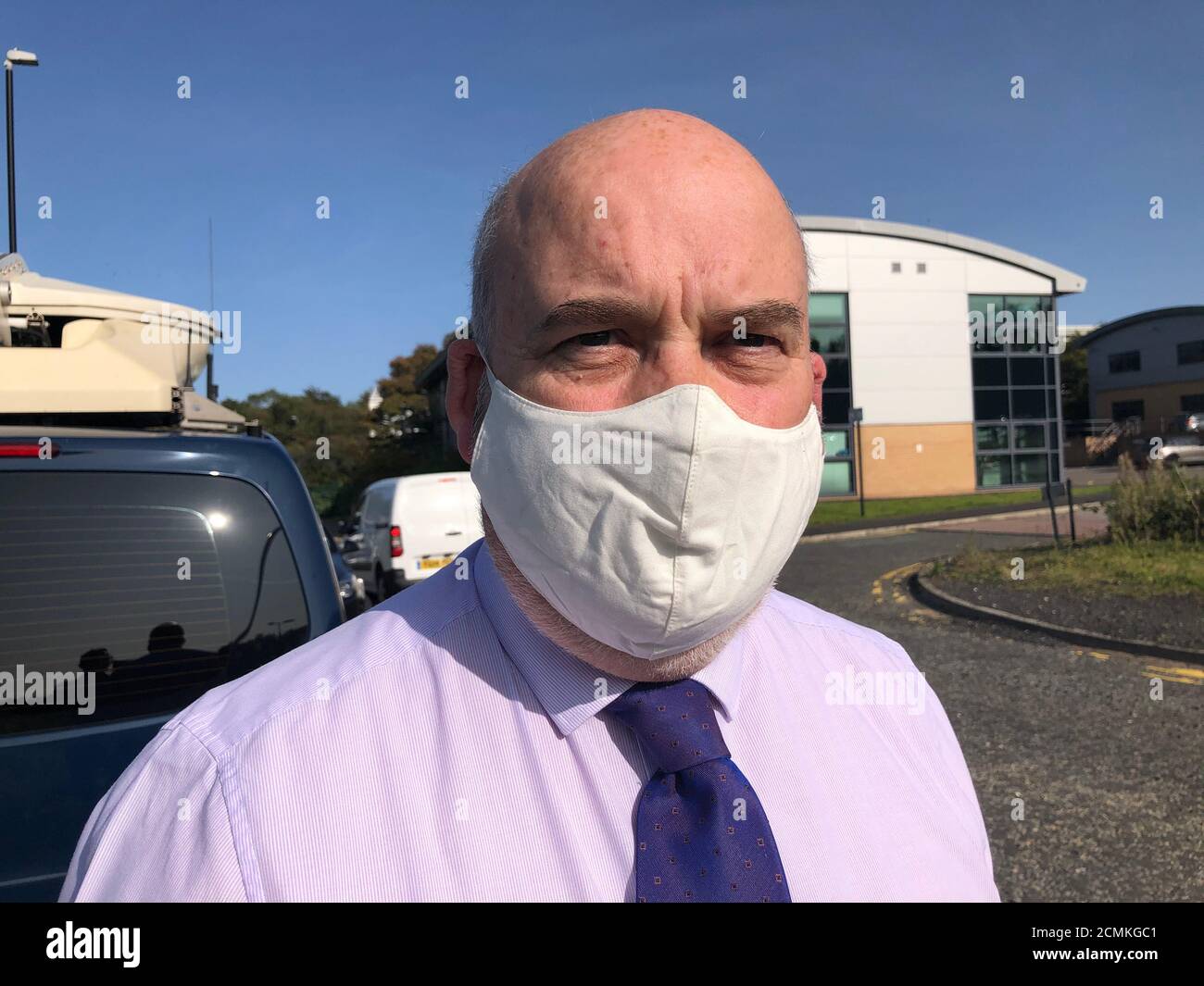 Rob Reid, un responsable de caisse et de carry de Sunderland, l'une des dizaines de personnes qui tentent d'obtenir un test de coronavirus au parc Doxford dans la ville, mais aucun personnel n'était là pour les écouvillonner, ni aucun fonctionnaire capable d'expliquer ce qui s'était passé. Banque D'Images