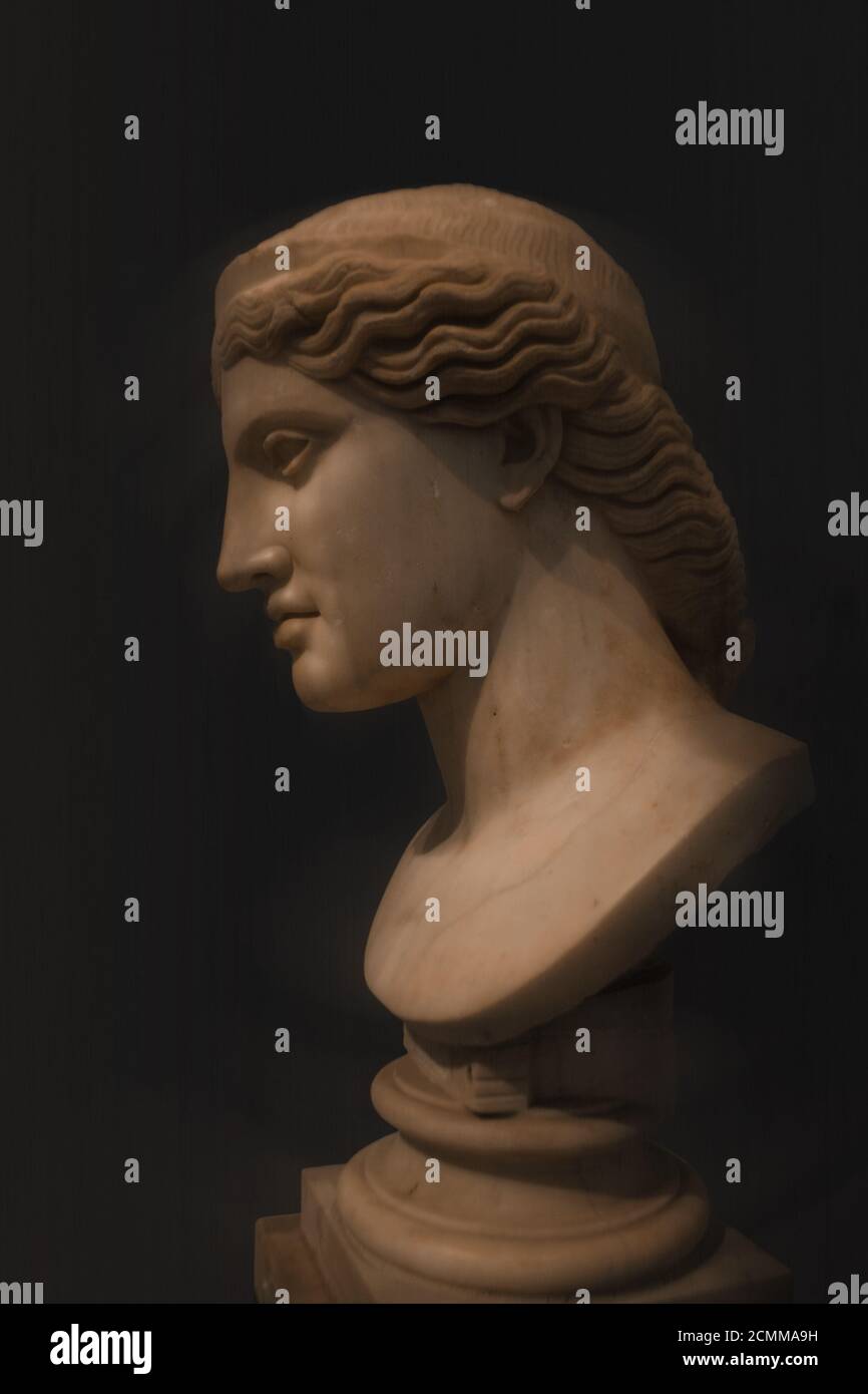 Artemis, copie romaine de l'original grec, marbre, ca 1 AD. Naples, 4000X6000 300 pi Banque D'Images