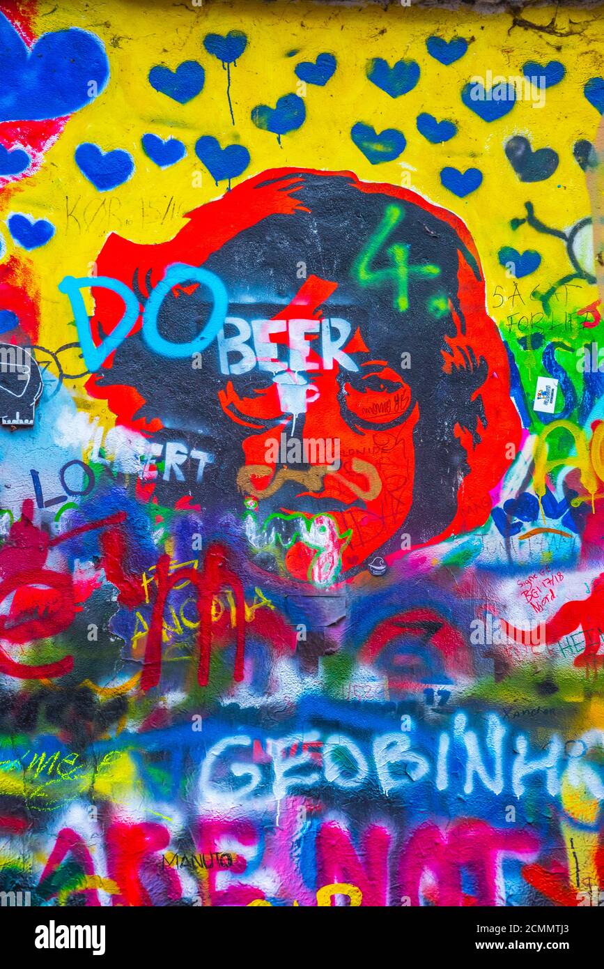 République tchèque, Prague, Mala Strana, Velkopřevorské náměstí (place du Grand Prieuré) mur John Lennon Banque D'Images
