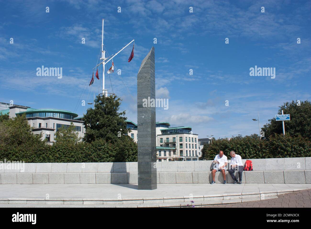 Îles Anglo-Normandes. Guernesey. Port Saint-Pierre. Monument de la libération sur la jetée St Julian. Banque D'Images