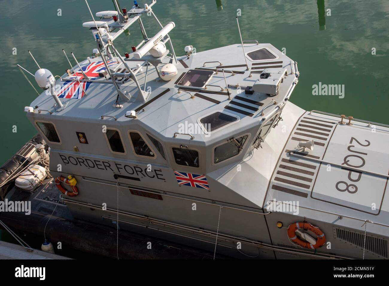 Dover, Kent, Angleterre, Royaume-Uni. 2020. HMC Eagle un navire de patrouille côtière de la Force frontalière le long de la nouvelle jetée du port de Douvres. Banque D'Images