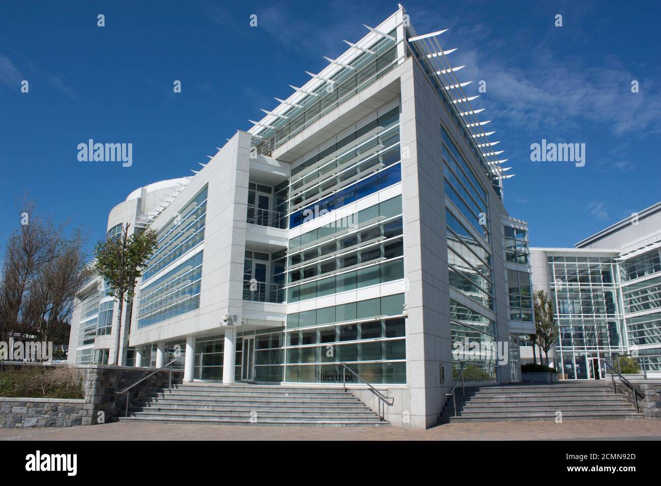 Îles Anglo-Normandes. Guernesey. Port Saint-Pierre. L'Esplanade St George. Bâtiment commercial Martello court. Banque D'Images