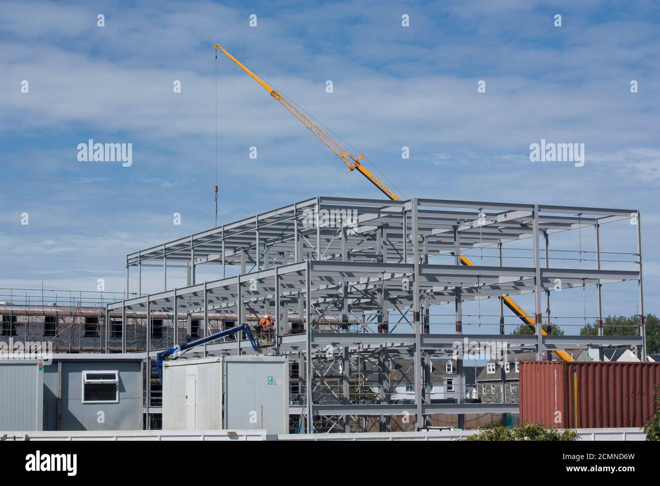 Îles Anglo-Normandes. Guernesey. Parc Admiral. Chantier. Cadre en acier de développement de nouveaux bâtiments commerciaux. Banque D'Images