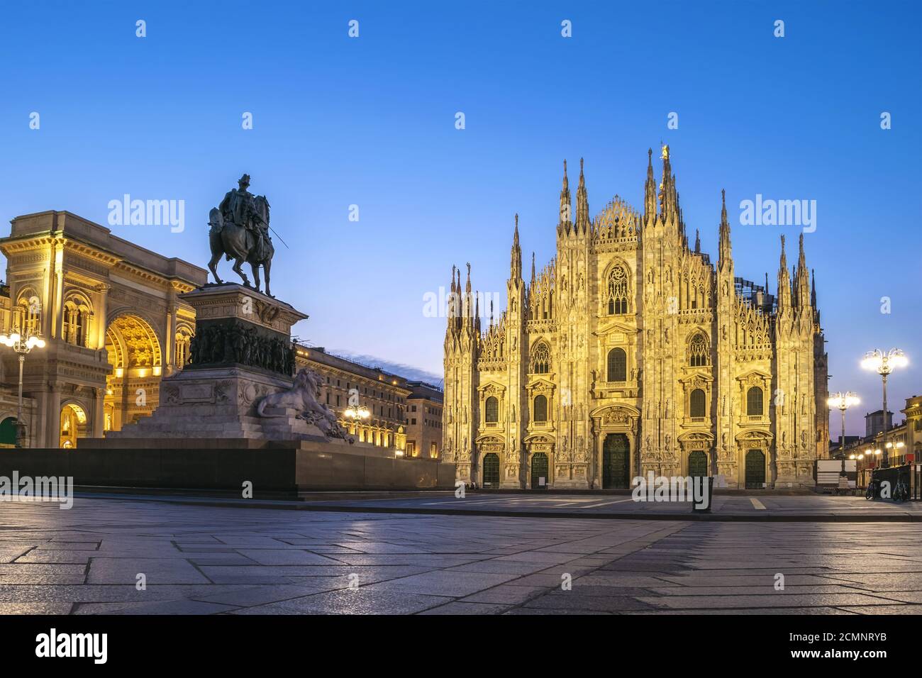 Milan city skyline sunrise at Milano Duomo, Milan Italie Banque D'Images