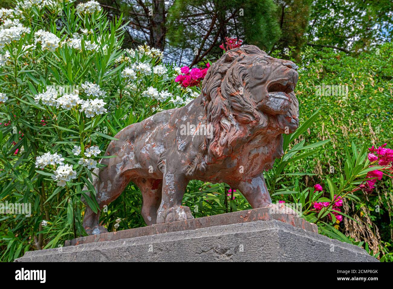 Koreiz, Crimée - juillet 10. 2019. Lion en terre cuite au Palais des Princes Yusupov Banque D'Images
