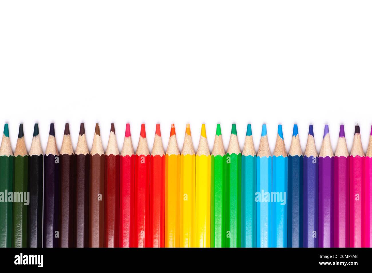 Crayons En Bois De Couleur Arc-en-ciel Sur Fond Blanc