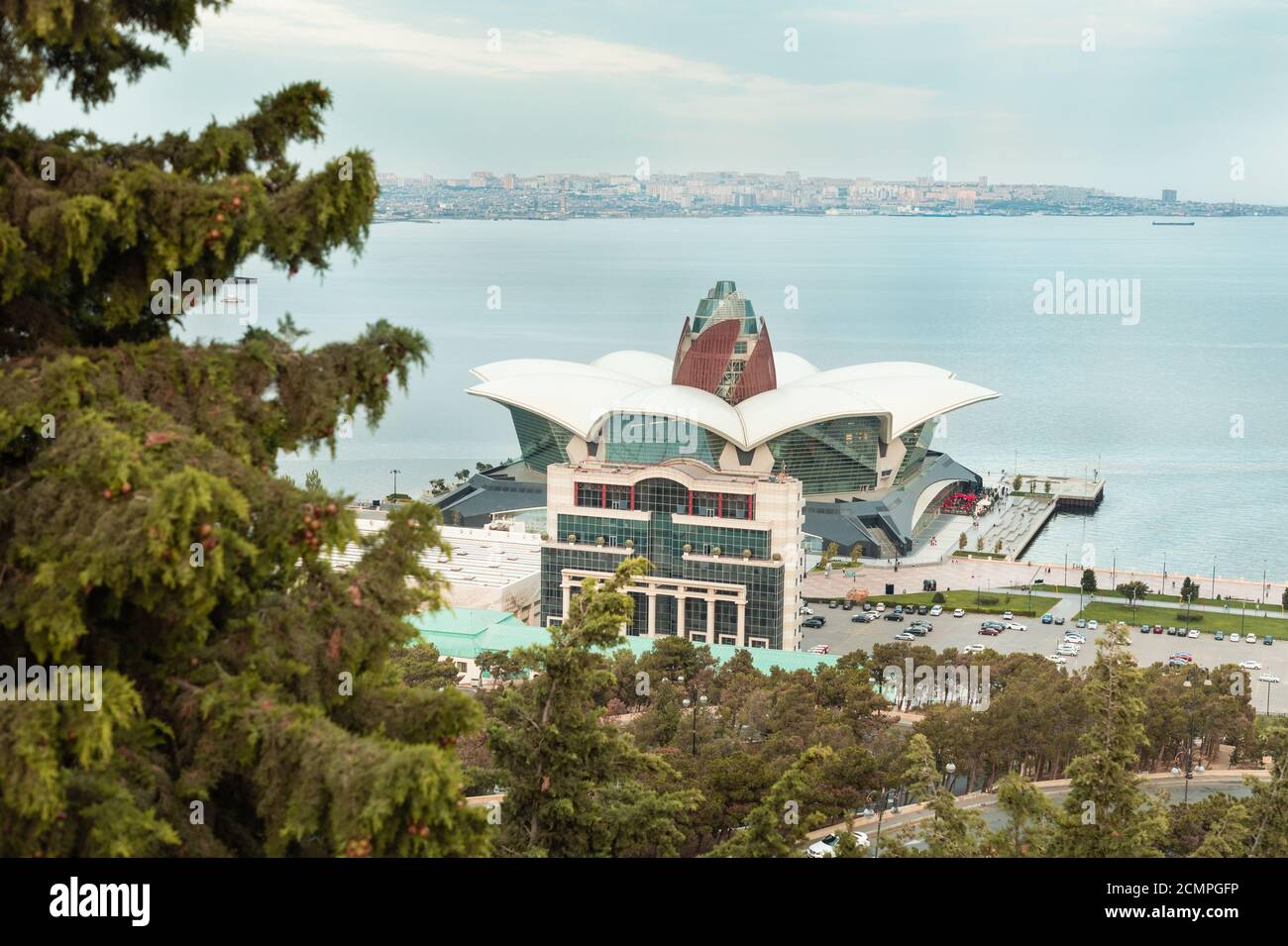 Bakou / Azerbaïdjan - 09-15-2020: Vue de dessus du centre commercial Caspian Waterfront Banque D'Images