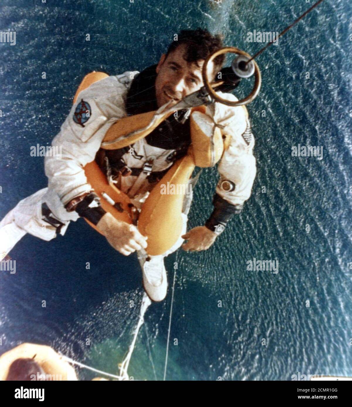 John Young est hopté en hélicoptère après le vol 1966 de Gemini 10. Banque D'Images