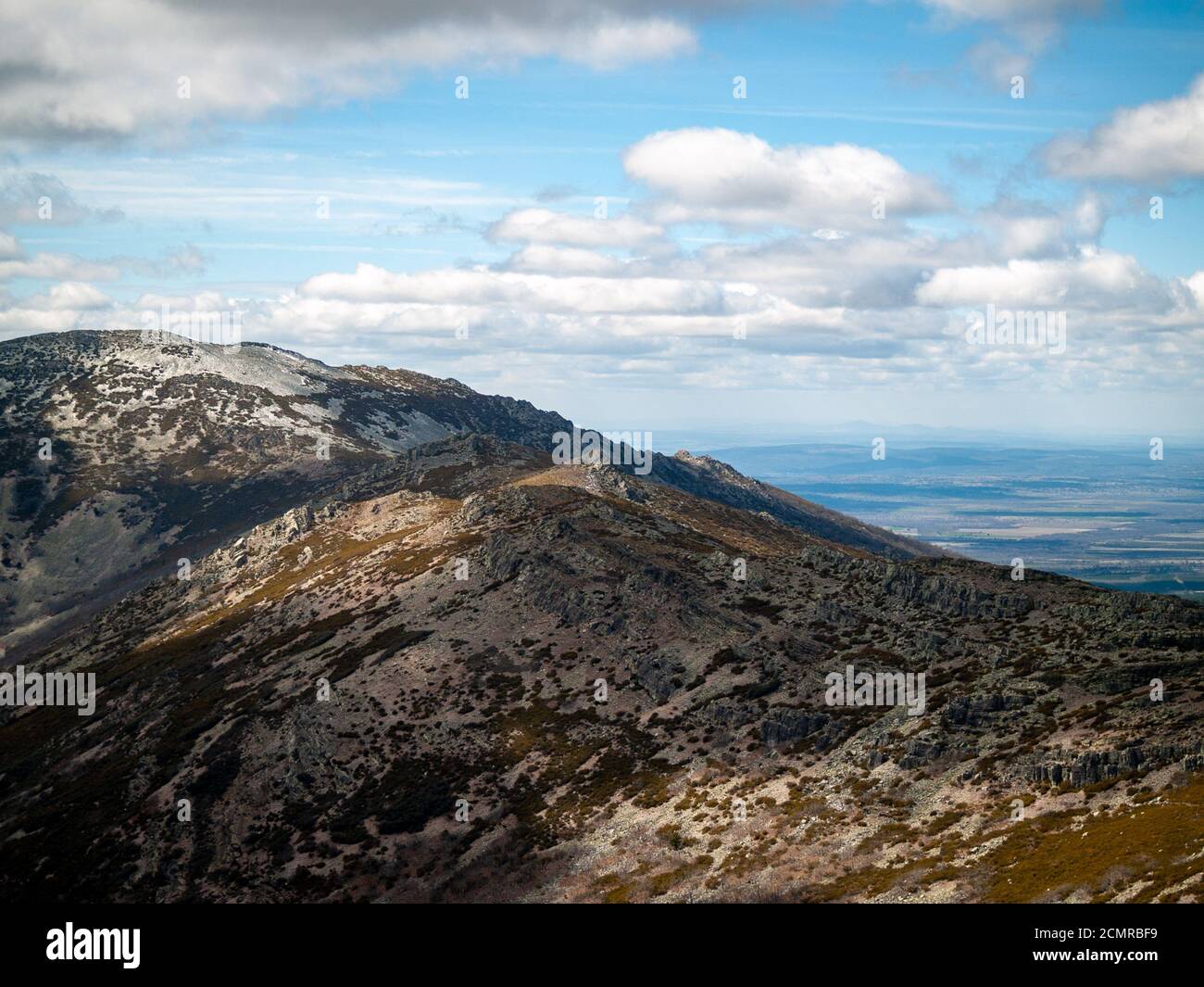 Vue aérienne d'un paysage de montagne à partir de la Pena de Francia à La Alberca (Salamanca) Banque D'Images